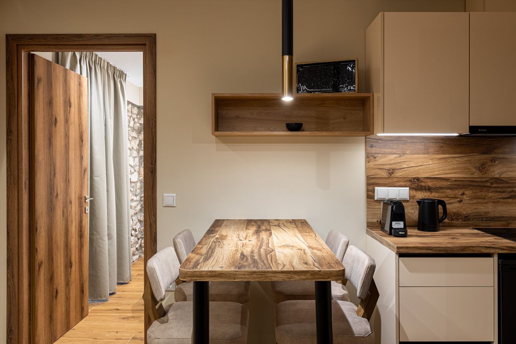 The live-edge oak table in Anemoessa, beneath the kitchen shelf